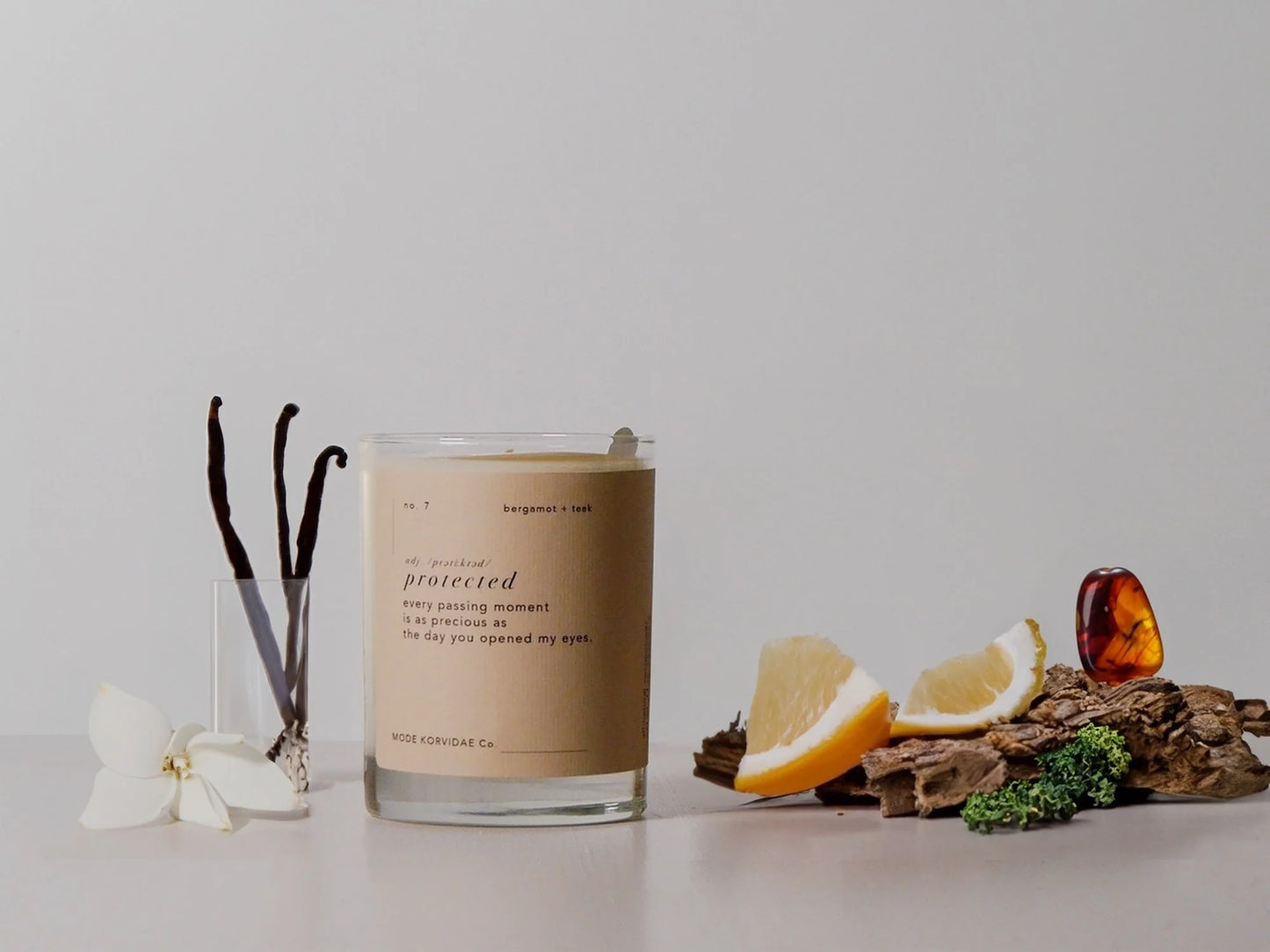 MODE KORVIDAE NO. 7 PROTECTED CANDLE - bergamot + teak